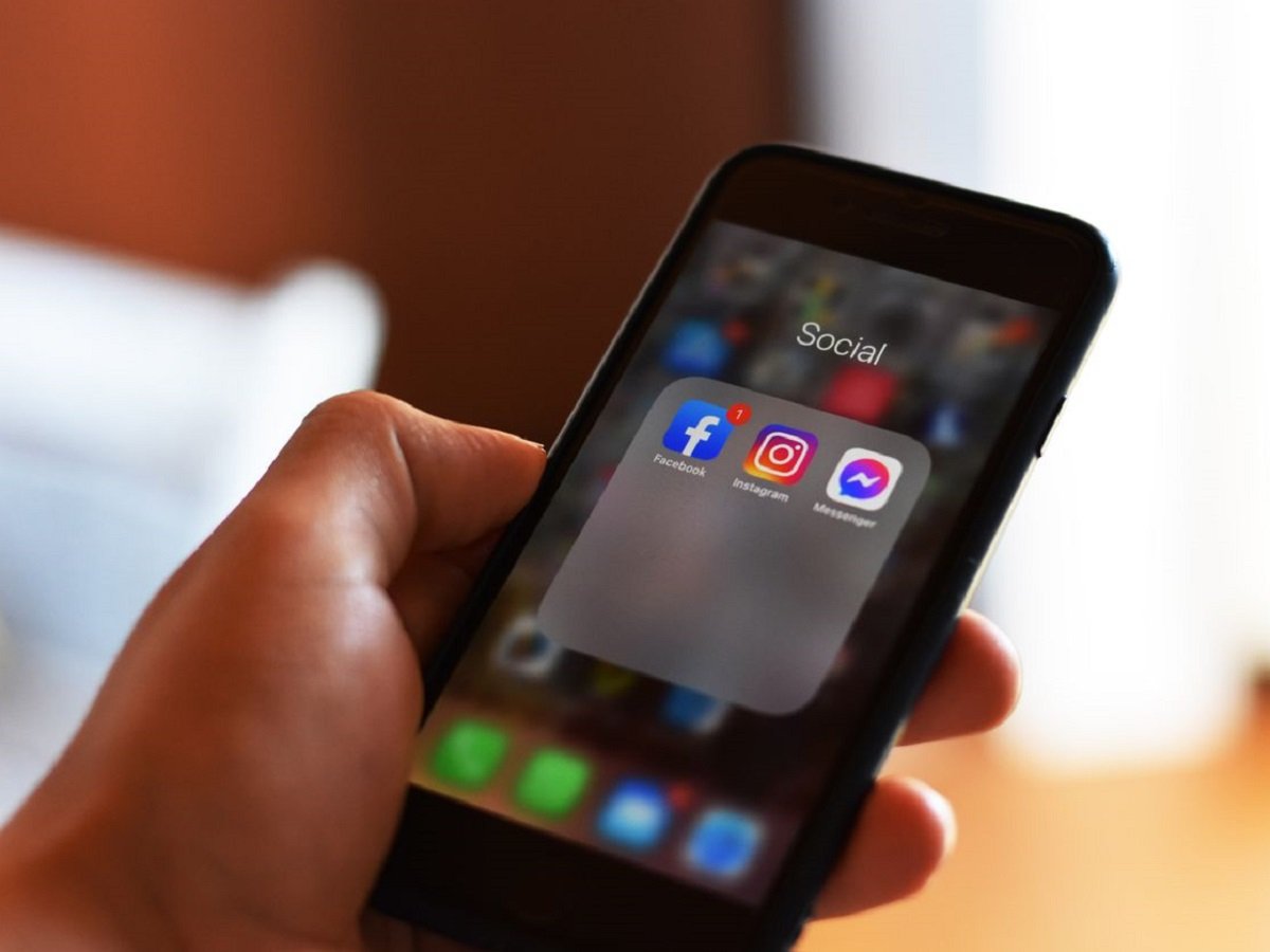 Facebook Instagram Outage Facebook and Instagram Restore Services After Brief U.S. Outage