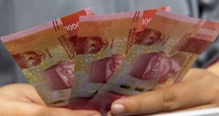 Indonesian Rupiah Crosses 18,000 Threshold Against Dollar as Bond Yields and Oil Prices Surge