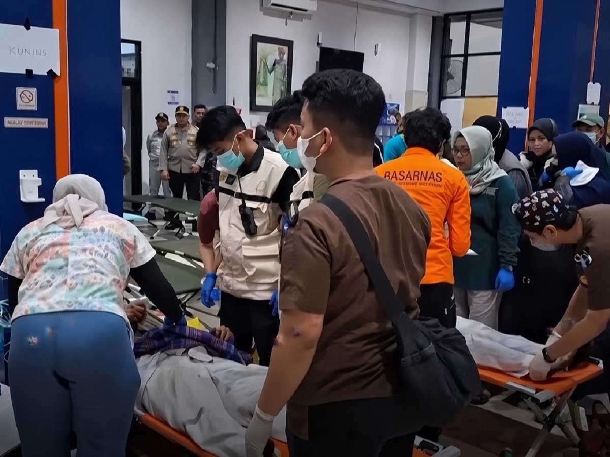 Indonesian Rescuers Race to Find 129 Passengers Missing After KM Virgo 8 Capsizes