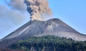 MIssing Journalists anak krakatau Five Journalists Missing in Sunda Strait While Covering Anak Krakatau Eruption, Search Expanded