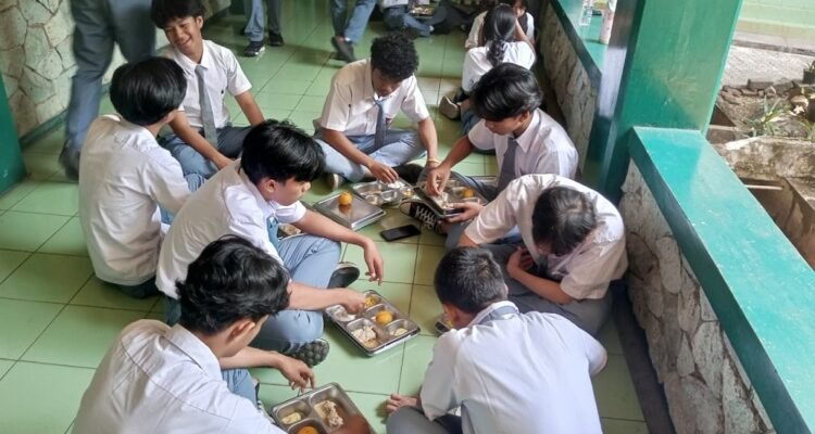 Food Poisoning Outbreak Hits 2,000 in Free Meal Program in Indonesia, Drawing Global Media Attention