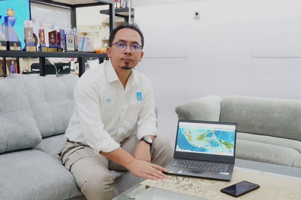 Understanding Volcanic Activity in Indonesia with ITS Geologist