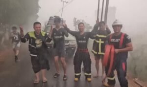 Heavy Rain Brings Relief to Kalimantan Wildfire Fighters After Months of Battle