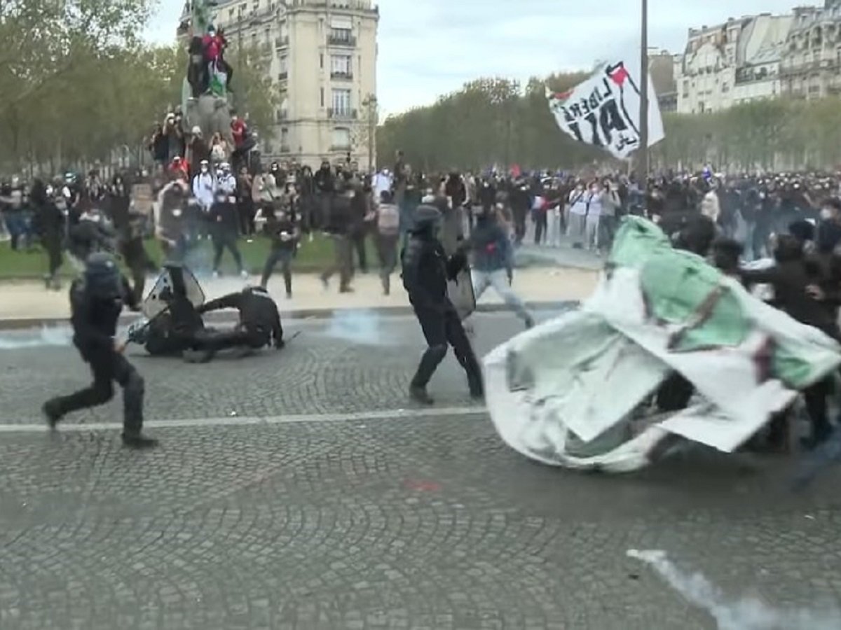 France Unrest Donald Trump Declares ‘France Is Burning,’ Blames Immigration and Urges Border Closures; White House Amplifies Message